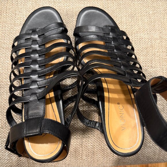 Vionic 10W Sami Black Heels (Wide Width) - Picture 9 of 9